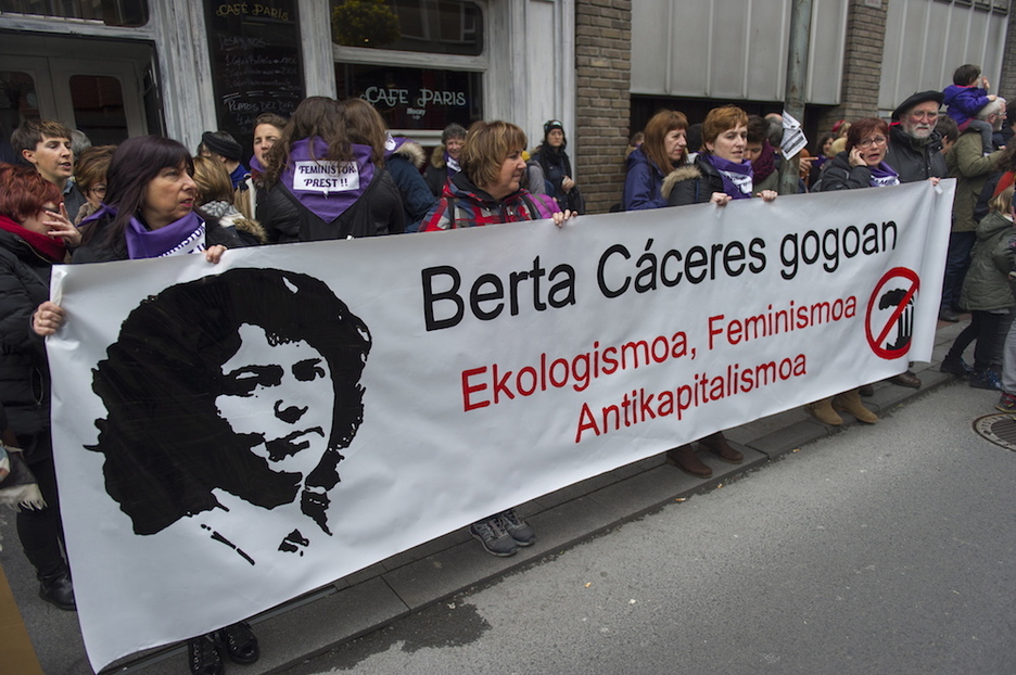 Berta Caceres ere gogoratu dute manifestazioan izan direnek.