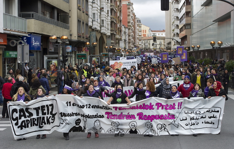 Hamaika pankarta eta afitxa manifestazioan zehar.