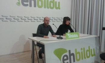 Iban Maya y Maider Beloki, durante la comparecencia sobre escuelas infantiles. (@AritzIntxusta)