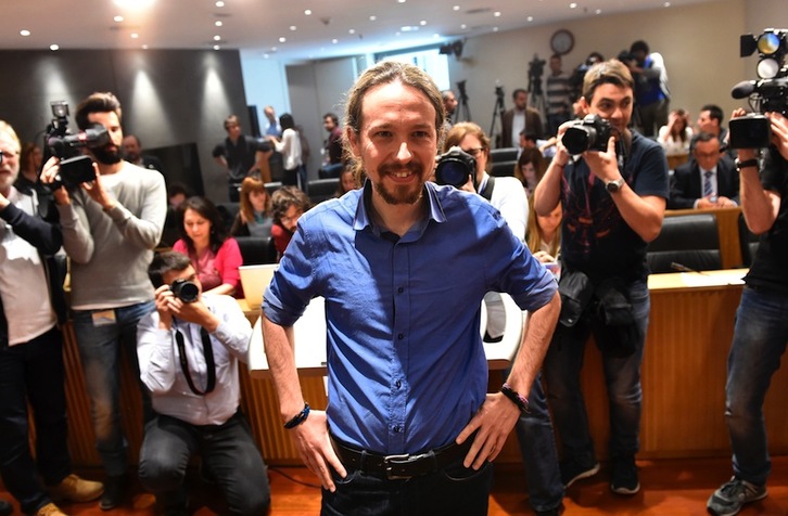 Pablo Iglesias, antes de iniciar su comparecencia. (Gerard JULIEN/AFP)