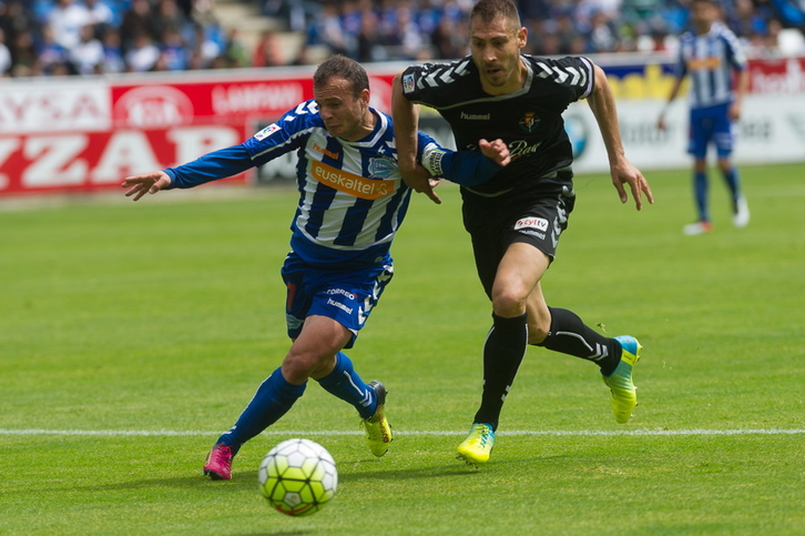 Partida orekatua eta lehiatua jokatu dute Alaves eta Valladolidek. (Juanan RUIZ / ARGAZKI PRESS)