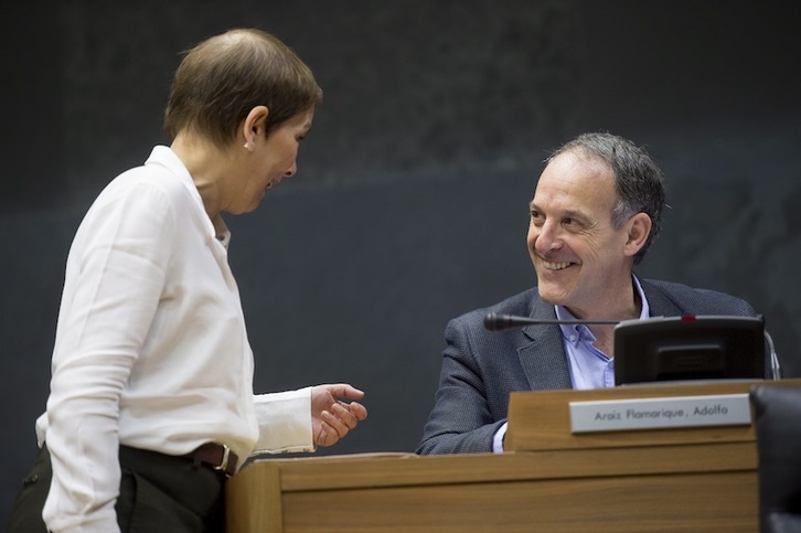 Uxue Barkos y Adolfo Araiz, en un pleno del Parlamento. (Iñigo URIZ/ARGAZKI PRESS)