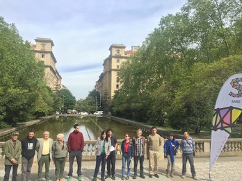 Representantes de Sare en la Plaza de la Libertad.