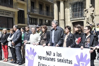 Concentración de los concejales del Ayuntamiento de Iruñea. (Idoia ZABALETA/ARGAZKI PRESS)