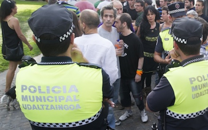 La Policía Municipal reforzará su presencia los fines de semana. (Iñigo URIZ/ARGAZKI PRESS)