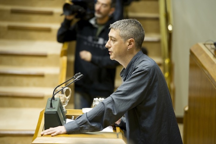 Oskar Matute, durante una intervención parlamentaria. (Raul BOGAJO/ARGAZKI PRESS)