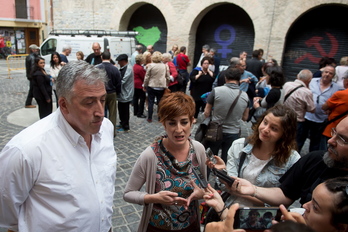 Joseba Asiron y Bakartxo Ruiz atienden a los medios antes de la asamblea (Iñigo URIZ-ARGAZKI PRESS)