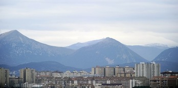 Vista parcial de Iruñerria, con la sierra de Andia al fondo.