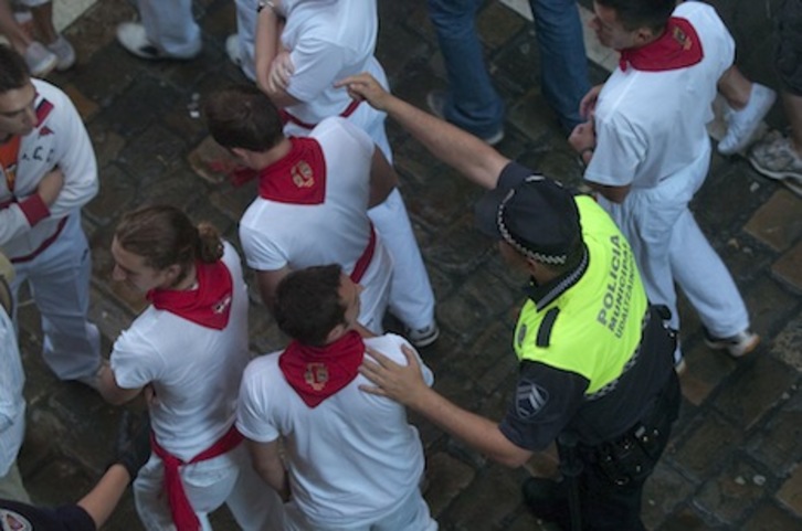 Se intenta prevenir las agresiones con la presencia policial. (Andoni CANELLADA/ARGAZKI PRESS)