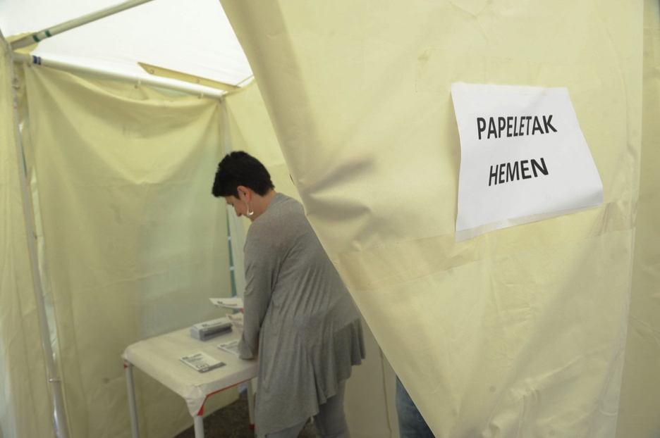Una de las cabinas de votación. (Marisol RAMIREZ / ARGAZKI PRESS)