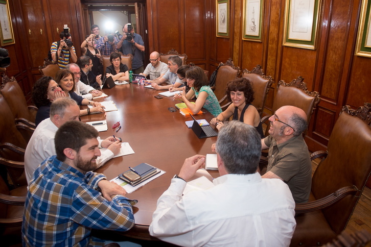 Reunión de las cuatro fuerzas que sostienen al equipo de Joseba Asiron (Iñigo URIZ-ARGAZKI PRESS)