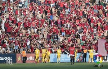 Celebración rojilla en el Nou Estadi de Tarragona (@caosasuna)