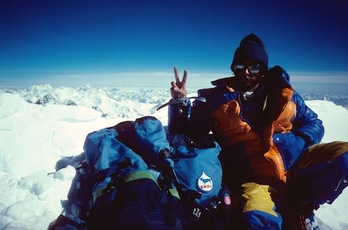 Mari Abrego en la cima del K-2, el 23 de junio de 1986. (Josema CASIMIRO)