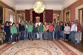 Un momento de la recepción en el Ayuntamiento de Iruñea.