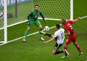 Un lance del encuentro entre Alemania y Polonia. (Francisco LEONG/AFP)