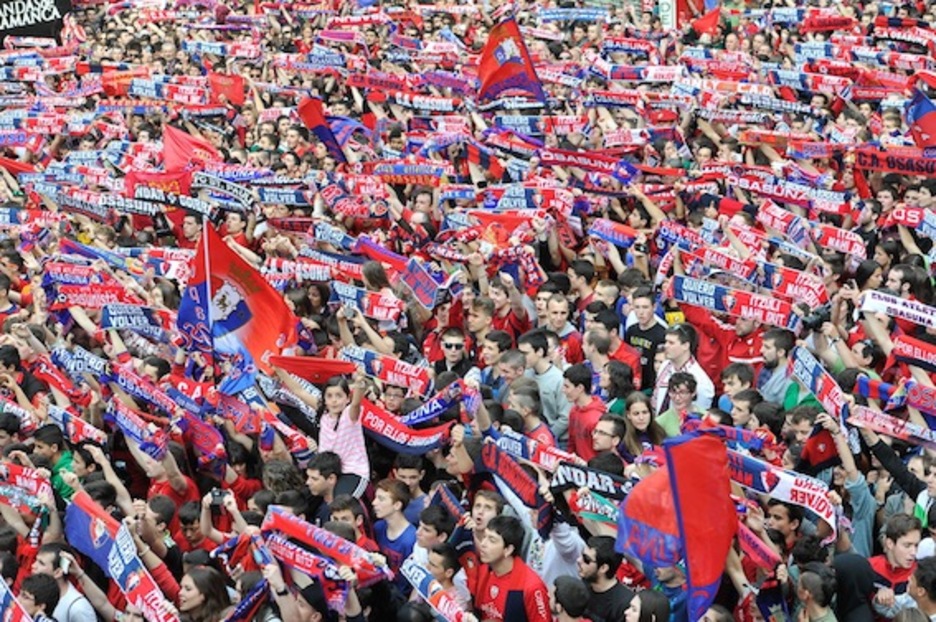 La Plaza del Ayuntamiento se ha llenado por completo. (Idoia ZABALETA/ARGAZKI PRESS)