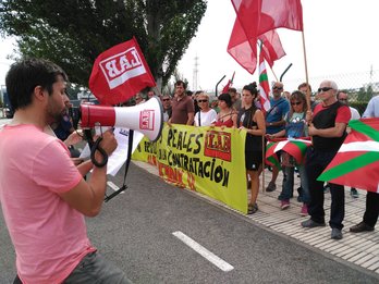 LABek lanuzteak eta protesta deitu ditu Volkswagenen. (LAB)