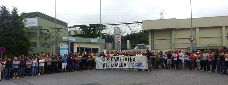 Unos 200 trabajadores han protestado por el accidente laboral de ayer. (@LABsindikatua)