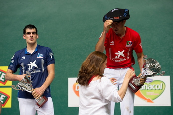 Urrutikoetxea, Labriten, txapela buruan. (Iñigo URIZ/ARGAZKI PRESS)