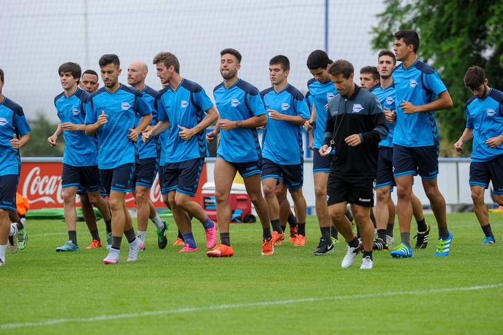 Alavesek urteko lehen entrenamendua burutu du. (Juanan RUIZ / ARGAZKI PRESS)