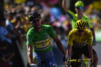 Sagan se ha llevado la etapa por delante de Froome. (Lionel BONAVENTURE / AFP)