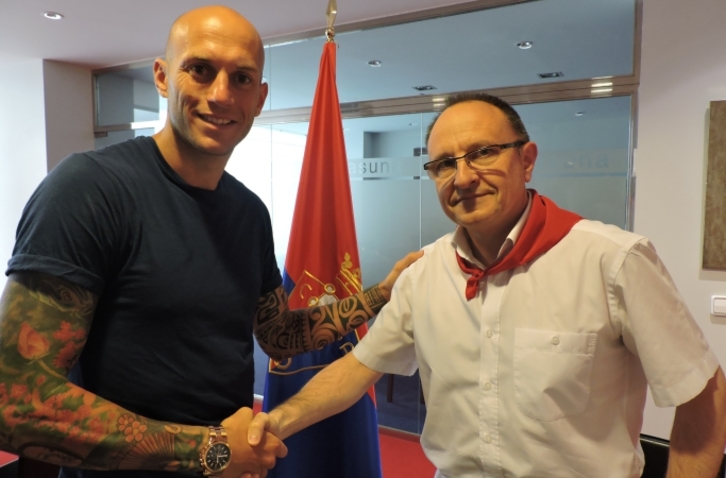 Nauzet ha firmado este jueves su nuevo contrato con Osasuna. (OSASUNA.ES)