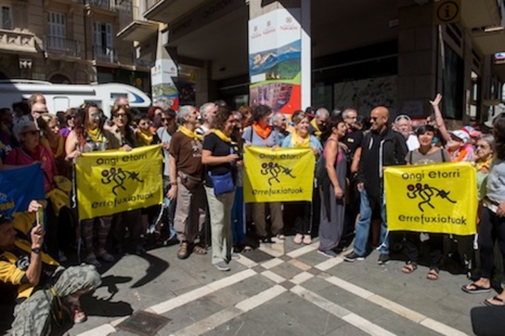 Despedida a los iruindarras de la ‘Caravana a Grecia’. (Iñigo URIZ/ARGAZKI PRESS)