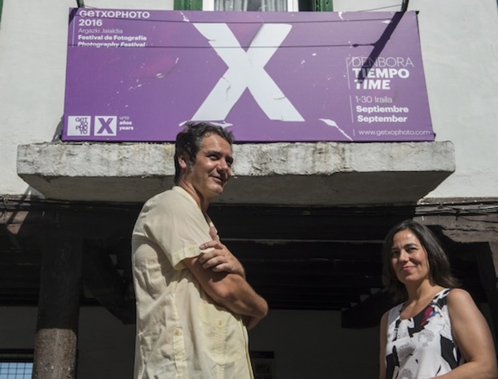 Amaia Agirre y Jokin Aspuru, en la presentación de la décima edición de Getxophoto. (Monika DEL VALLE/ARGAZKI PRESS)