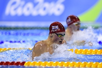 Adam Peaty ha superado la plusmarca que él mismo poseía. (Christophe SIMON/AFP)