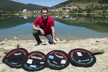 Fernando Goñi posa con sus cuatro txapelas. (Jagoba MANTEROLA/ARGAZKI PRESS)