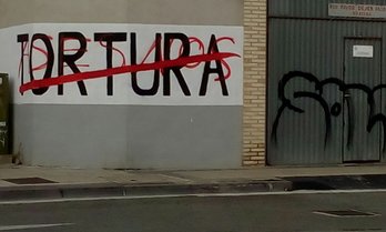 Una de las dos pintadas atacadas de madrugada. 