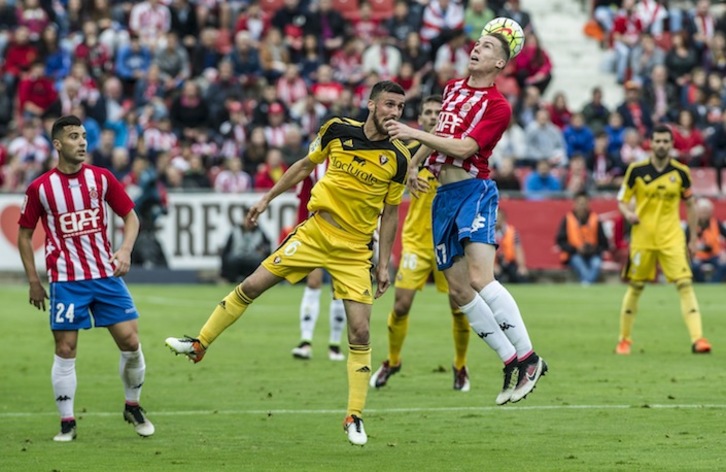 Clerc disputó la fase de ascenso contra Osasuna, defendiendo la camiseta del Girona. (Jagoba MANTEROLA / ARGAZKI PRESS)