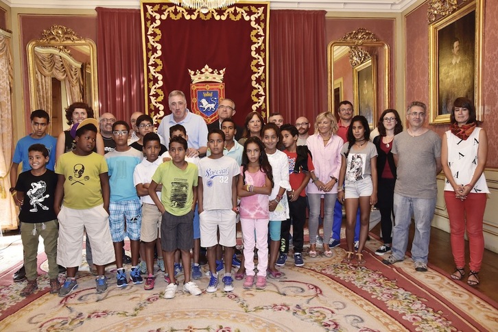 Recepcion a menores saharauis en el Ayuntamiento de Iruñea.