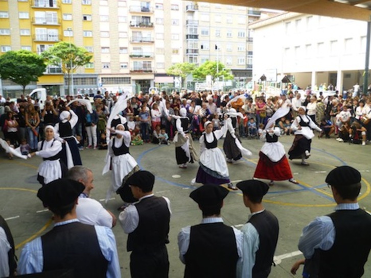 Las danzas estarán presentes en las celebraciones del Burlatako Eguna.