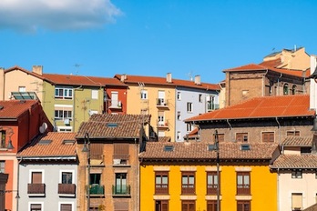 En Iruñea existen edificios de viviendas que cuentan con más de cien años.