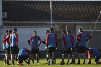 Un momento del entrenamiento de Osasuna en Tajonar para prepara el partido ante el Athletic. (OSASUNA)