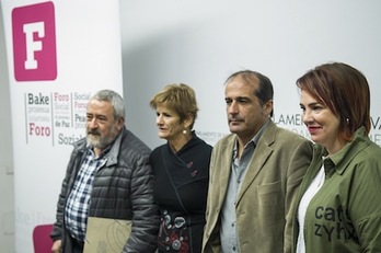 Un momento de la presentación del Foro Social por la paz. (Jagoba MANTEROLA/ARGAZKI PRESS)