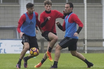 Kodro, en el entrenamiento en Tajonar, suena como sustituto de Riera. (OSASUNA)