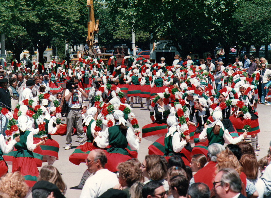 1990ean euskal etxeen kongresu nazionala ospatu zuten.