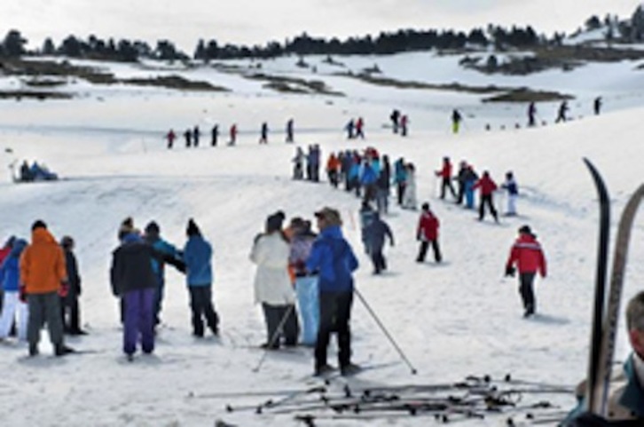 Más de 6.200 escolares y docentes participarán en esta campaña de esquí de fondo. (GOBIERNO DE NAFARROA)