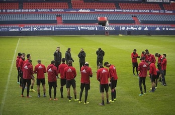 Osasuna ha entrenado a puerta cerrada en El Sadar para preparar el partido ante el Deportivo. (OSASUNA)