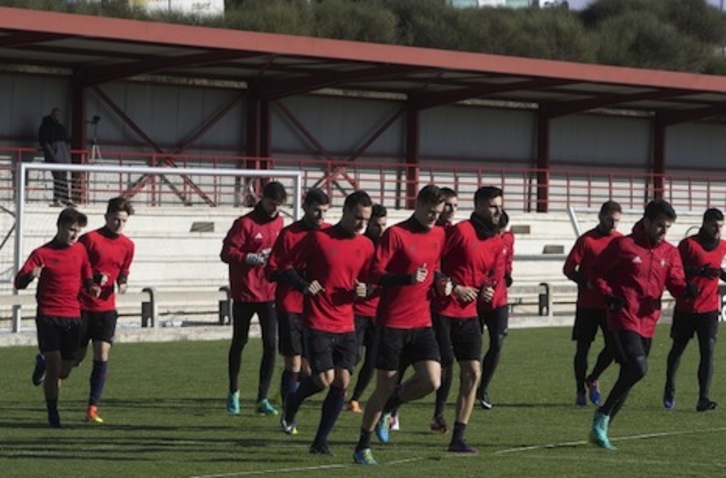 Un momento del entrenamiento en Tajonar para preparar el partido de vuelta de la Copa ante el Granada. (OSASUNA)