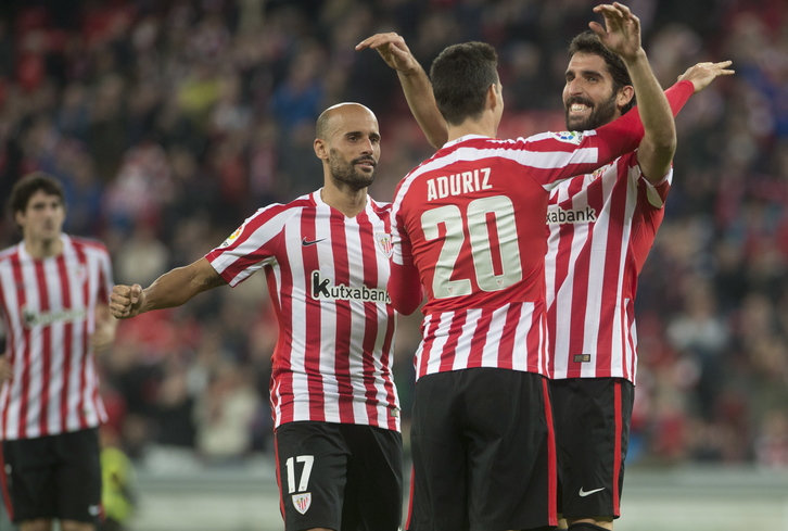 Jugadores del Athletic celebran el gol de Raúl García. (Monika DEL VALLE / ARGAZKI PRESS)