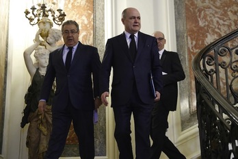 Juan Ignacio Zoido y Bruno Le Roux, ministros de Interior español y francés, respectivamente. (Patrick KOVARIK/AFP)