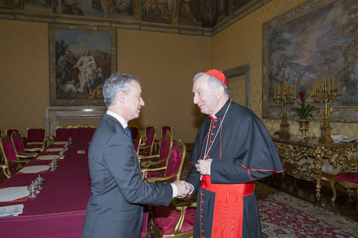 Urkullu saluda al secretario de Estado del Vaticano, Pietro Parolin. (IREKIA.EUS)