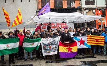 Las delegaciones internacionales posan para la foto. (Luis JAUREGIALTZO/ARGAZKI PRESS)