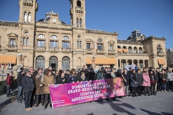 Concentración celebrada este mediodía ante el Ayuntamiento de Donostia. (@ehbildu) Concentración celebrada este mediodía ante el Ayuntamiento de Donostia. (Juan Carlos RUIZ/ARGAZKI PRESS)