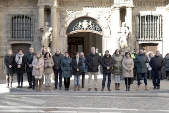 Un momento de la concentración de los miembros de la Corporación municipal de Iruñea. (AYUNTAMIENTO DE IRUÑEA)