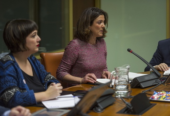 La consejera de Empleo y Políticas Sociales, Beatriz Artolazabal, en su comparecencia en Gasteiz. (Juanan RUIZ / ARGAZKI PRESS)