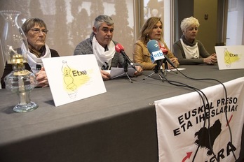 Bruselara eginiko bidaia baloratzeko Donostian egin du agerraldia Etxeratek. (Juan Carlos RUIZ/ARGAZKI PRESS)